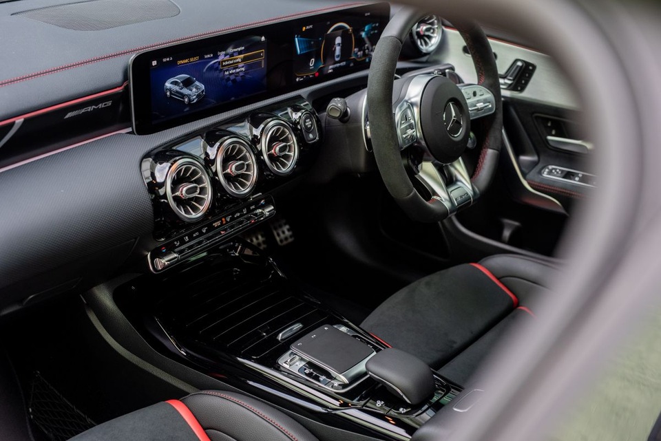 Mercedes đưa CLA 45S AMG tới Malaysia với giá bán khủng - 4 Mercedes đưa CLA 45S AMG tới Malaysia với giá bán khủng - 4