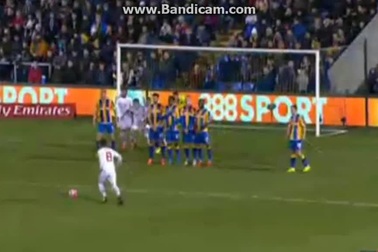 Pha sút phạt thành bàn của Juan Mata