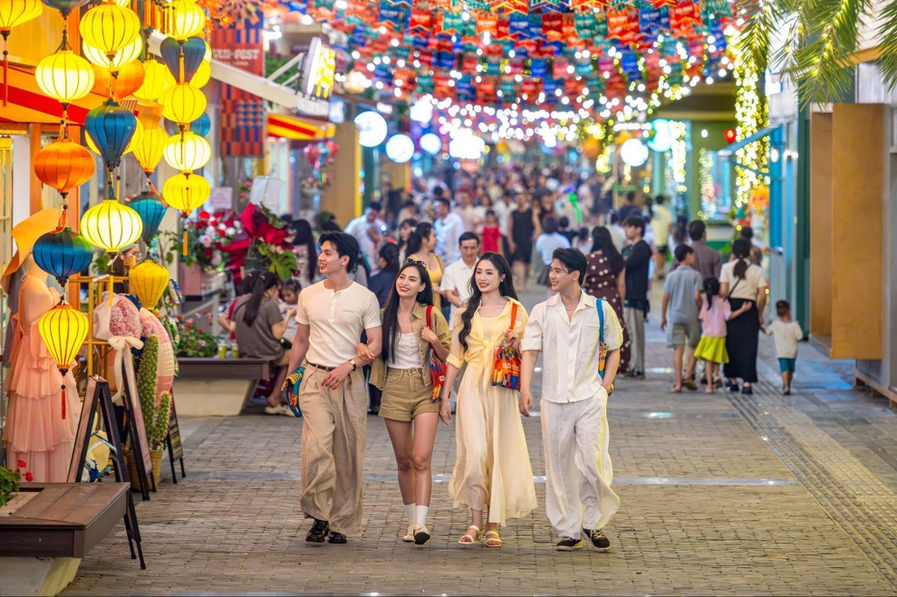 Quảng Ninh bắn pháo hoa hàng đêm tại tổ hợp giải trí đêm VUI-Fest Ha Long - 2
