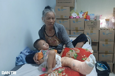 Bi đát hoàn cảnh 2 mẹ con từ viện về bị xe tải cán nát chân