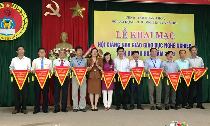 Khánh Hòa: Khai mạc Hội giảng Nhà giáo Giáo dục nghề nghiệp năm 2020 - Ảnh 1.