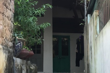 Ghen tuông, vợ cũ cắt cổ chồng rồi uống thuốc sâu tự tử