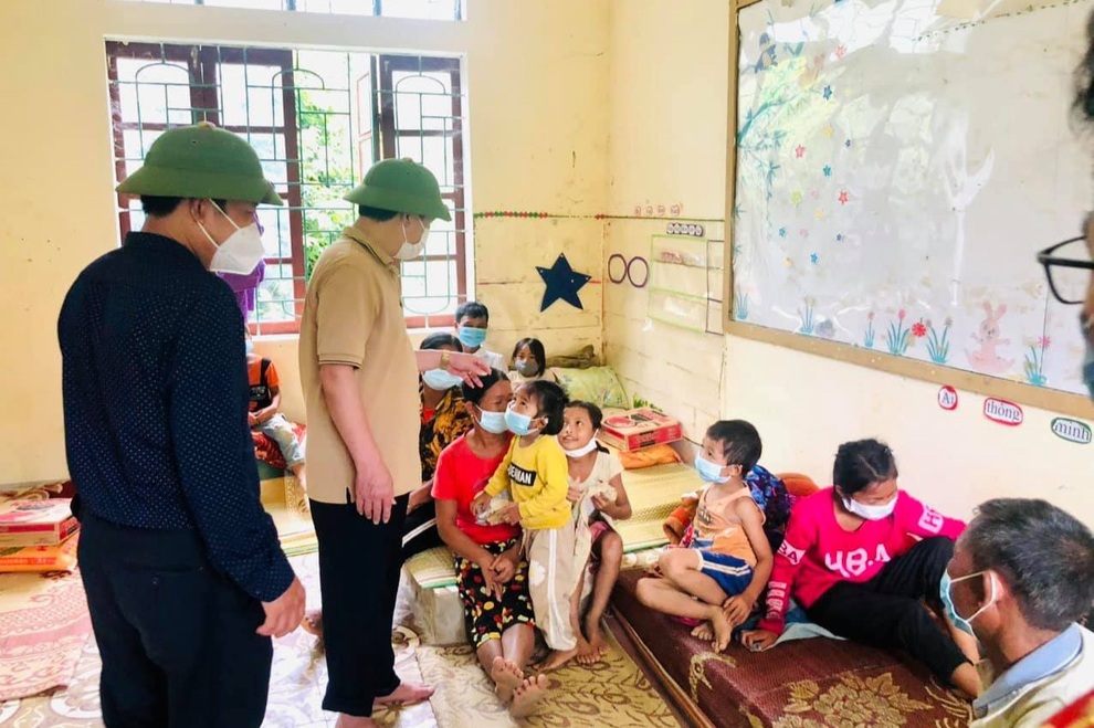 Mưa lớn gây sạt lở đất tại bản Nam Tiến 2, xã Bảo Nam buộc phải di dời khẩn cấp 36 hộ, 94 khẩu tới tạm trú tại Trường Mầm non của bản.jpeg Mưa lớn gây sạt lở đất tại bản Nam Tiến 2, xã Bảo Nam buộc phải di dời khẩn cấp 36 hộ, 94 khẩu tới tạm trú tại Trường Mầm non của bản.jpeg