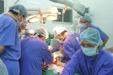 Huy động “tổng lực” thực hiện đồng thời 3 ca ghép tạng 