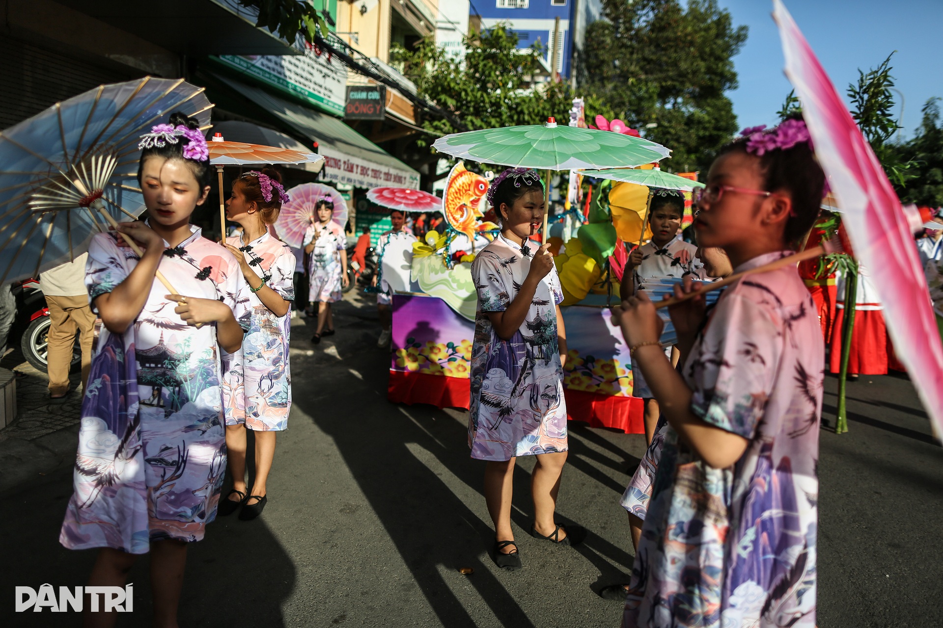 Tiên nữ, Bát Tiên cùng xuống phố tại Lễ hội Tết Nguyên tiêu ở TPHCM - 4 Tiên nữ, Bát Tiên cùng xuống phố tại Lễ hội Tết Nguyên tiêu ở TPHCM - 4