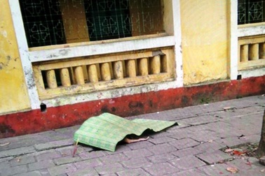 Hà Nội: Cô gái tử vong trong trường Đại học Kinh tế Quốc dân