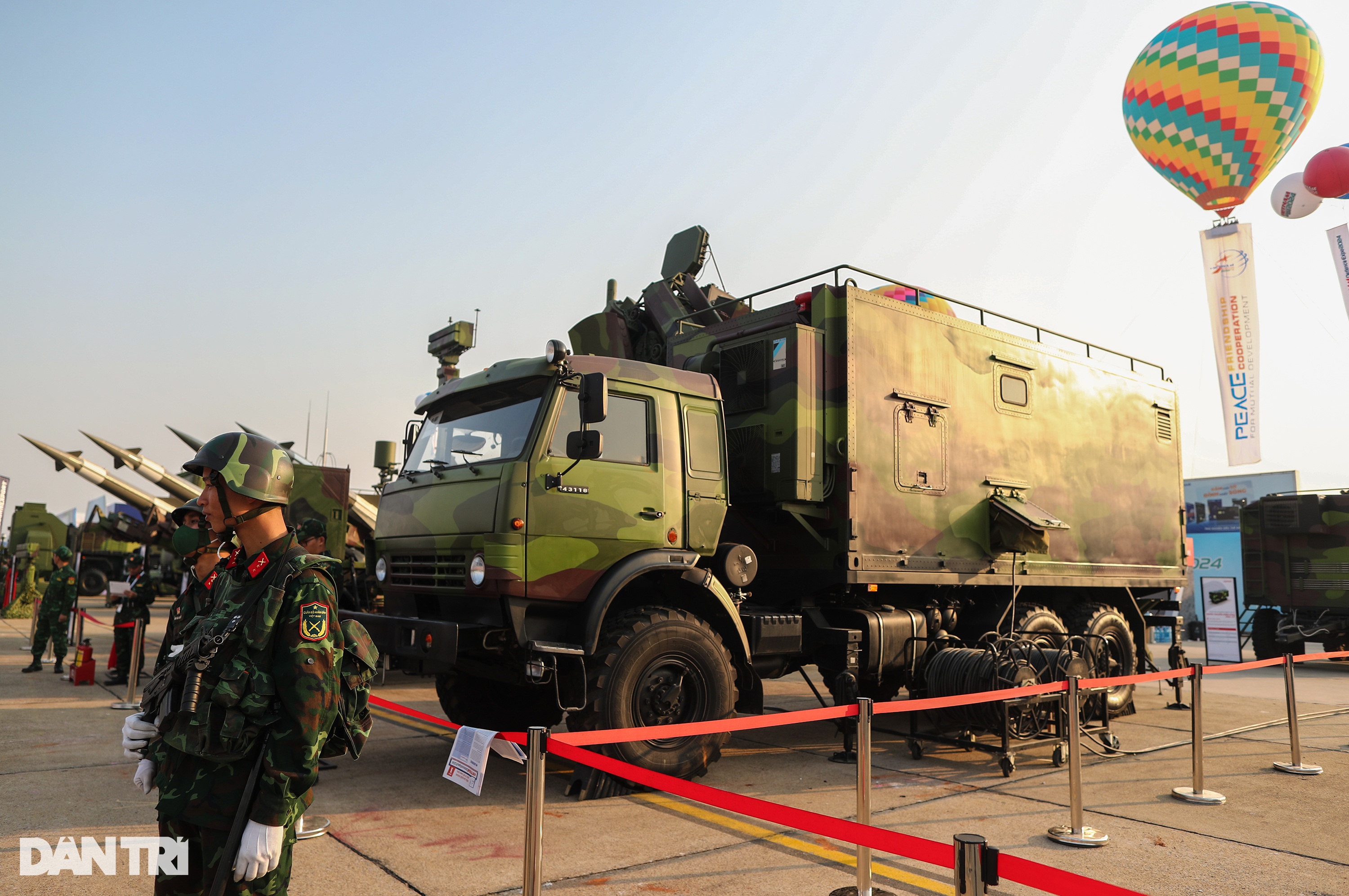 Viettel trình làng loạt radar tối tân tại Triển lãm Quốc phòng 2024 - 5