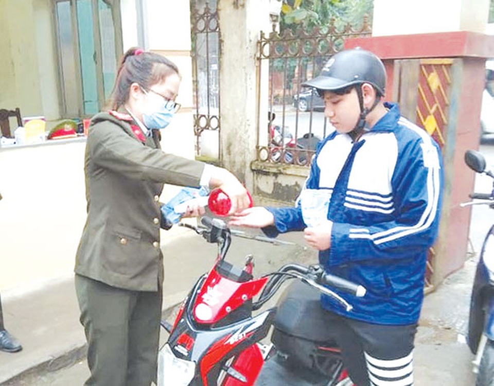 Những nữ cán bộ Công an trong “tâm dịch Sơn Lôi” - 2 Những nữ cán bộ Công an trong “tâm dịch Sơn Lôi” - 2