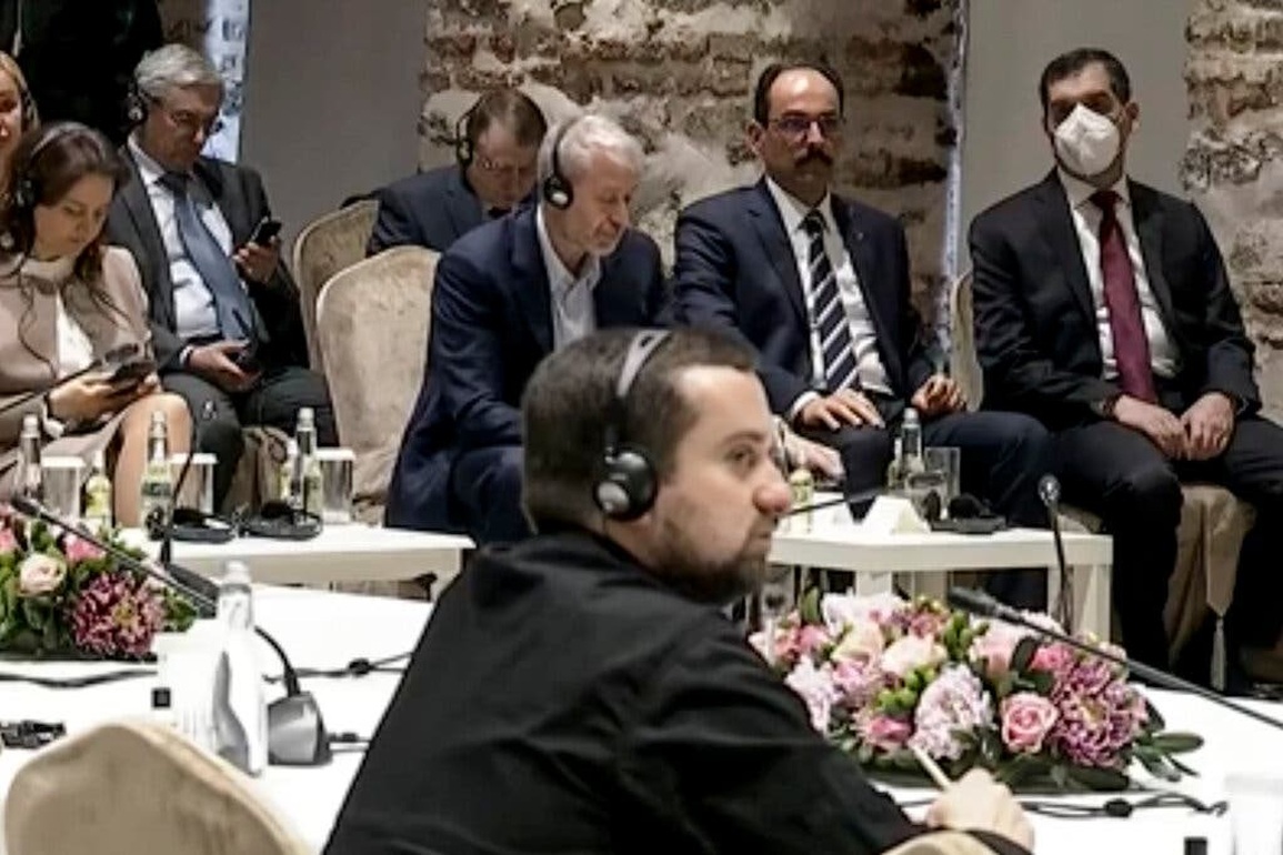 Vai trò bí ẩn của tỷ phú Abramovich trên bàn đàm phán Nga - Ukraine - 1 Vai trò bí ẩn của tỷ phú Abramovich trên bàn đàm phán Nga - Ukraine - 1