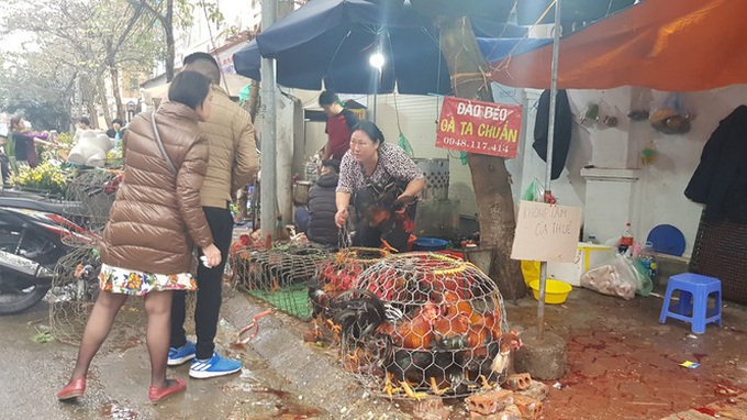 Hà Nội: Giá thịt lợn, thịt gà tăng kỷ lục, người dân chen nhau mua 30 Tết - Ảnh 7. Hà Nội: Giá thịt lợn, thịt gà tăng kỷ lục, người dân chen nhau mua 30 Tết - Ảnh 7.