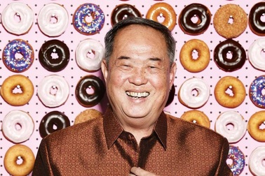 Từ dân nhập cư trở thành ông 'vua bánh rán' tại Mỹ