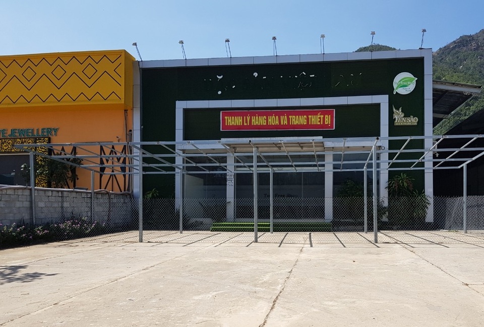 Tháo dỡ showroom đón khách Trung Quốc xây trái phép ở Nha Trang - 4 Tháo dỡ showroom đón khách Trung Quốc xây trái phép ở Nha Trang - 4