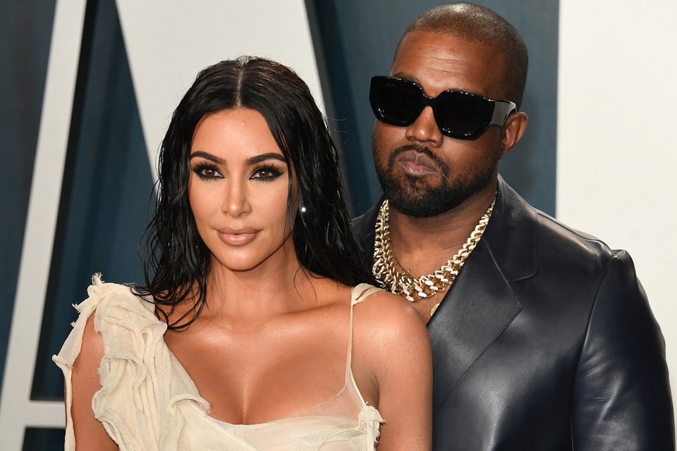 Kanye West và những ngôi sao từng phải lên tiếng xin lỗi “nửa kia” - 1 Kanye West và những ngôi sao từng phải lên tiếng xin lỗi “nửa kia” - 1