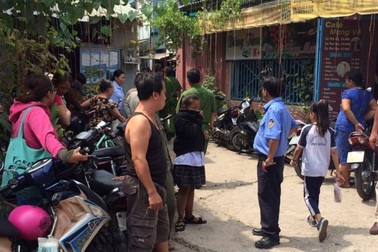 2 vợ chồng tử vong, con gái nguy kịch trong căn nhà khóa kín