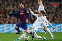 Real Madrid - Barcelona: Canh bạc cả mùa giải