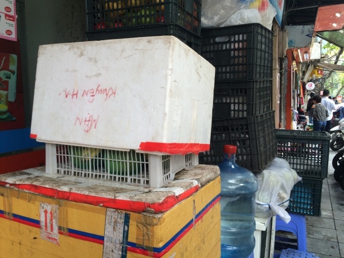 Sau khi về tay Vingroup với giá 1 USD, loạt cửa hàng Shop&Go đóng cửa, kệ hàng trống trơn - Ảnh 6. Sau khi về tay Vingroup với giá 1 USD, loạt cửa hàng Shop&Go đóng cửa, kệ hàng trống trơn - Ảnh 6.