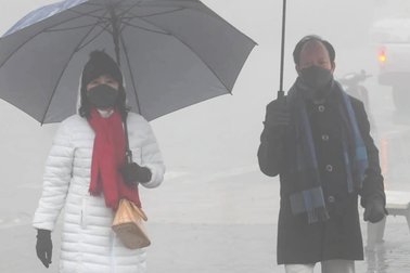 Sương mù bao phủ Hà Nội, chất lượng không khí rất xấu trong ngày cuối năm