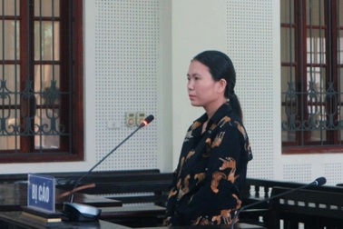 Người phụ nữ bán hoa quả chiếm đoạt 10 cây vàng