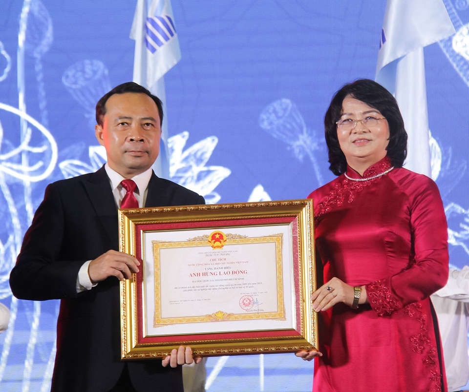 Phó Chủ tịch nước: “Thầy cô giáo nên sáng tạo để tạo đột phá” - 2 Phó Chủ tịch nước: “Thầy cô giáo nên sáng tạo để tạo đột phá” - 2