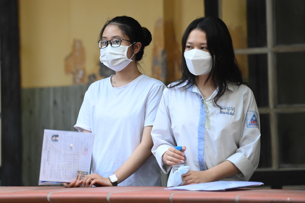 Hình ảnh đầu tiên thí sinh cả nước bước vào kỳ thi tốt nghiệp khốc liệt - 9 Hình ảnh đầu tiên thí sinh cả nước bước vào kỳ thi tốt nghiệp khốc liệt - 9