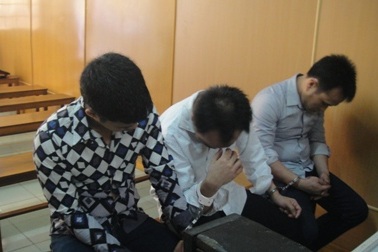 Bỏ tù ba kẻ "rút ruột" container hàng trăm triệu đồng