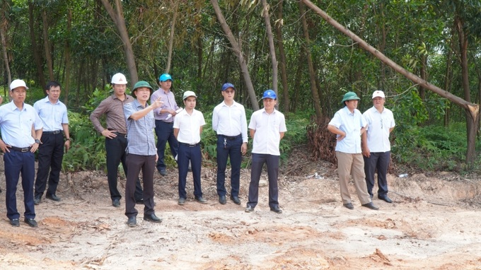 Lãnh đạo UBND tỉnh Thừa Thiên Huế cùng các Sở, địa phương liên quan kiểm tra thực tế khai thác đất san lấp trái phép tại khu vực thôn Hoà Vang, xã Lộc Bổn, huyện Phú Lộc