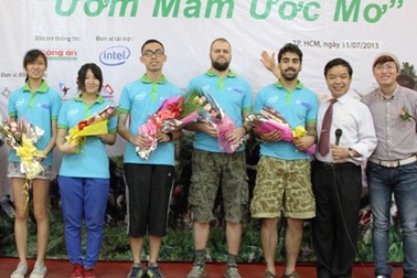 Sinh viên đạp xe “Ươm mầm ước mơ”