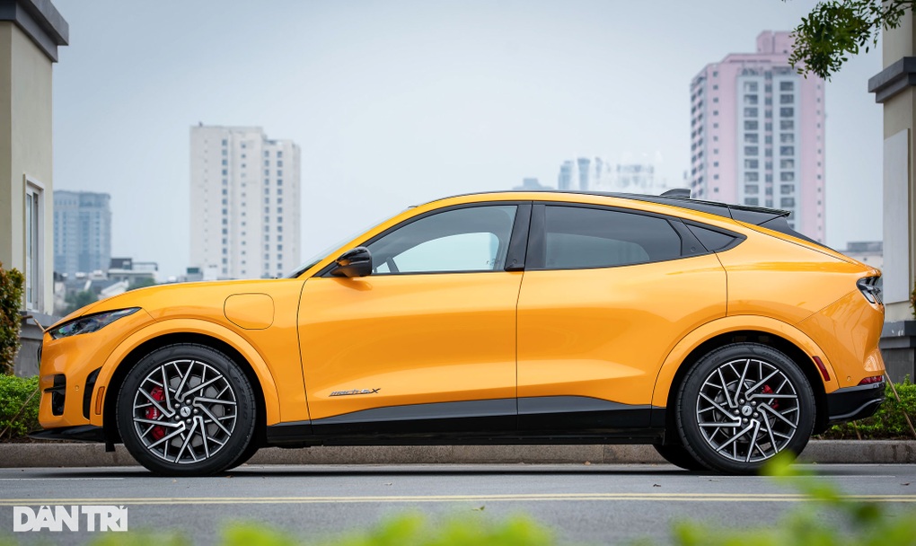 Ế 2 năm, xe điện Ford Mustang Mach-E hạ giá gần 2 tỷ đồng để tìm khách - 3 Ế 2 năm, xe điện Ford Mustang Mach-E hạ giá gần 2 tỷ đồng để tìm khách - 3