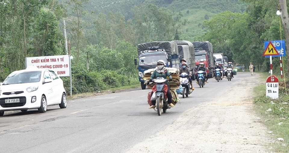 Thâu đêm soát chặt các phương tiện về từ Gia Lai, Tây Nguyên phòng Covid-19 - 3 Thâu đêm soát chặt các phương tiện về từ Gia Lai, Tây Nguyên phòng Covid-19 - 3