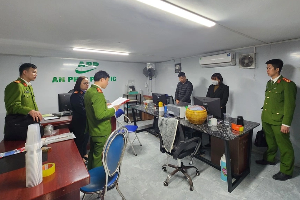 Trốn thuế hàng tỷ đồng, giám đốc và kế toán một công ty ở Hải Dương bị bắt - 1 Trốn thuế hàng tỷ đồng, giám đốc và kế toán một công ty ở Hải Dương bị bắt - 1