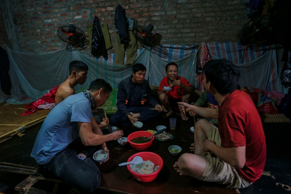 “Chuyện tình ri-đô” và cuộc sống của 25 công nhân trong “biệt thự triệu đô” ở Hà Nội - 5 “Chuyện tình ri-đô” và cuộc sống của 25 công nhân trong “biệt thự triệu đô” ở Hà Nội - 5