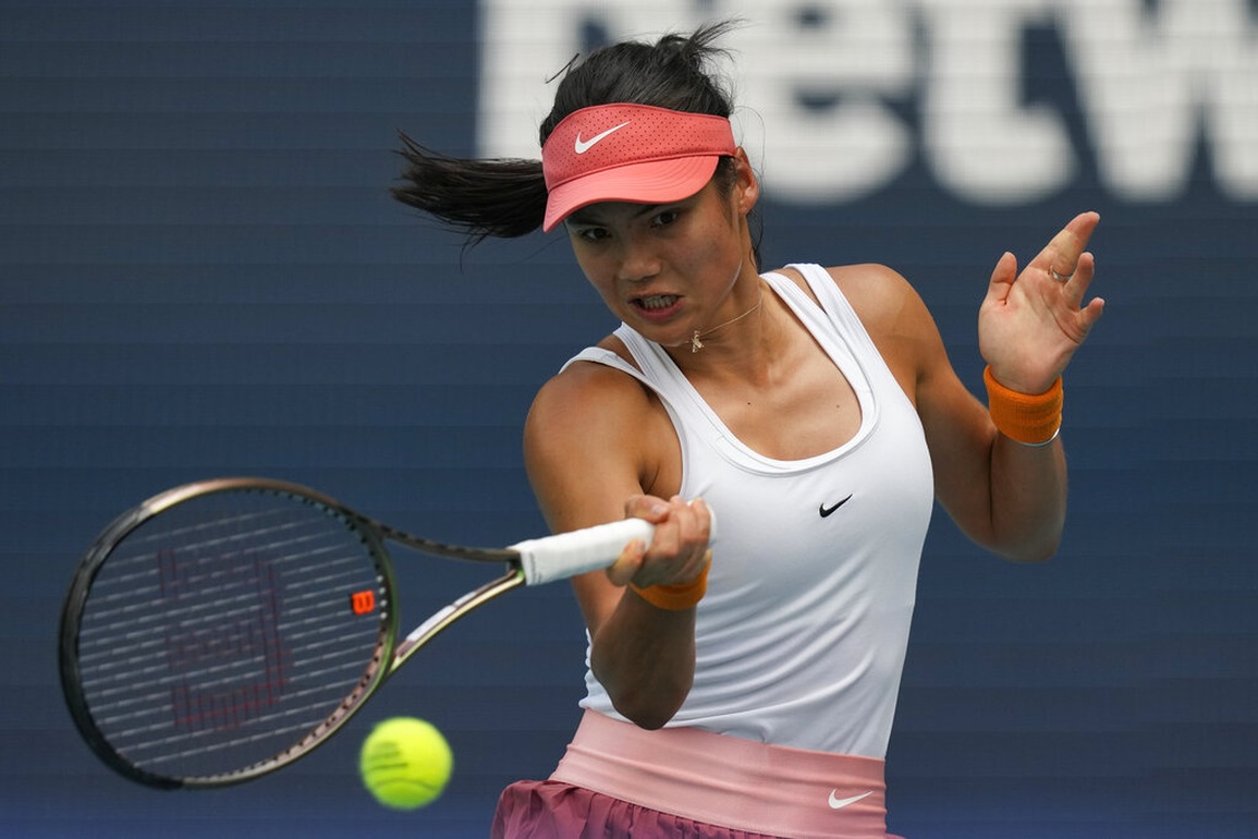 Naomi Osaka đi tiếp, Raducanu bị loại ở Miami Open - 1 Naomi Osaka đi tiếp, Raducanu bị loại ở Miami Open - 1