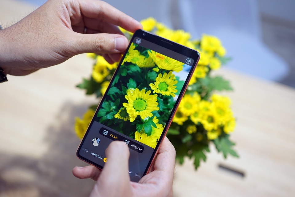 Cận cảnh Bphone B86 giá 9 triệu đồng, bán từ 17/5 - 6 Cận cảnh Bphone B86 giá 9 triệu đồng, bán từ 17/5 - 6