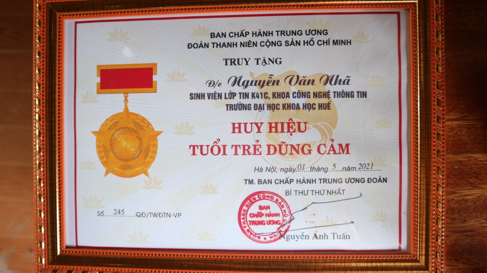 Hoàn cảnh éo le của gia đình nam sinh dũng cảm quên mình cứu bạn - 10 Hoàn cảnh éo le của gia đình nam sinh dũng cảm quên mình cứu bạn - 10