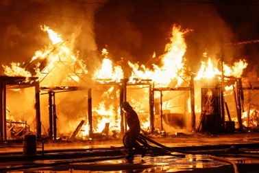 Nga không kích rung chuyển Kiev, loạt cơ sở cháy lớn