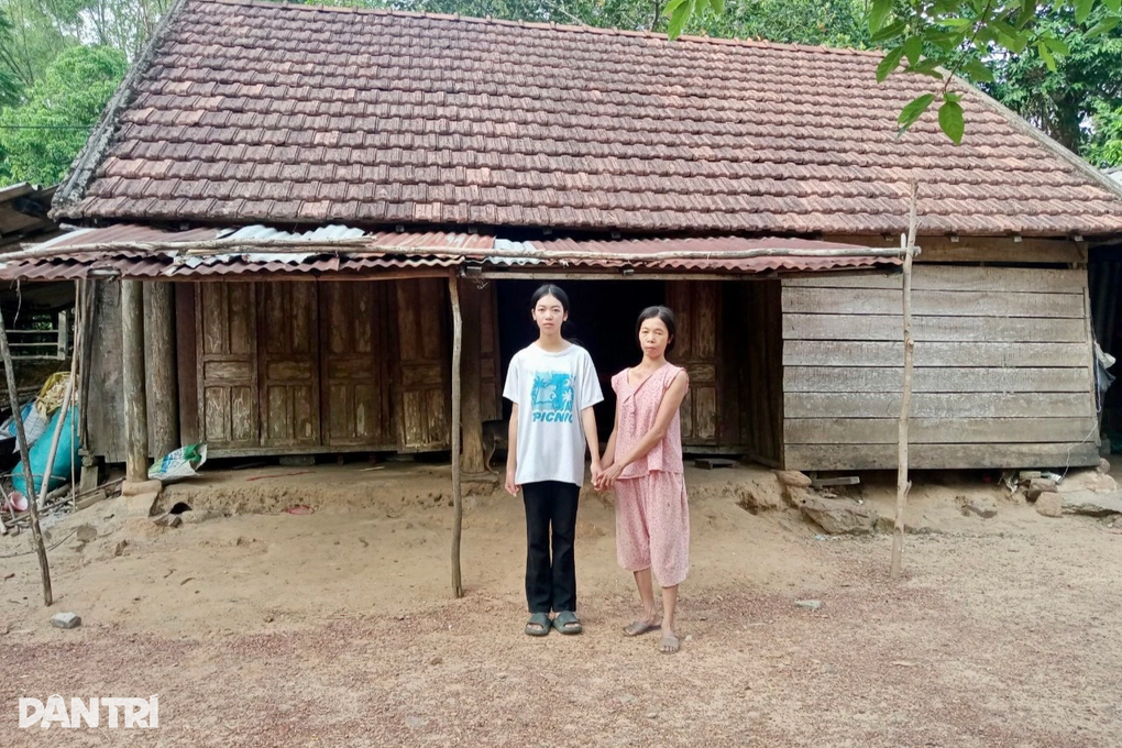 Không bố, mẹ khuyết tật, nữ sinh nghèo đứng trước nguy cơ phải bỏ học - 7 Không bố, mẹ khuyết tật, nữ sinh nghèo đứng trước nguy cơ phải bỏ học - 7