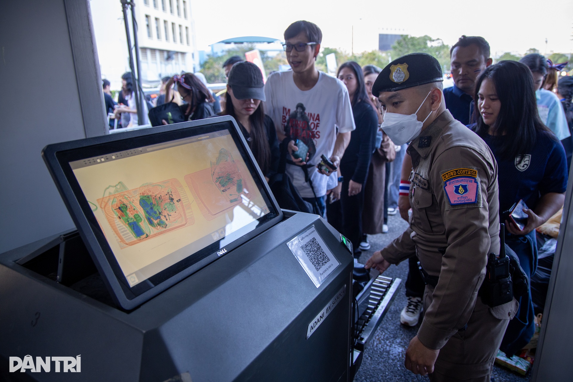 Δεκάδες χιλιάδες άνθρωποι συνέρρευσαν στο στάδιο Ρατζαμανγκάλα για να παρακολουθήσουν την τελετή έναρξης των 33ων Αγώνων SEA - Νοέμβριος Hàng vạn người đổ về sân Rajamangala dự lễ khai mạc SEA Games 33 - 11