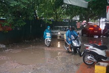 Người dân kêu trời vì con đường đau khổ, toàn "ổ voi, ổ gà"