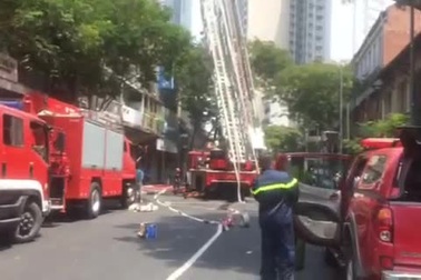 Hiện trường cháy nhà hàng cao tầng ở trung tâm quận 1