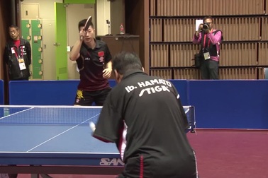 Hình ảnh truyền cảm hứng của VĐV người Ai Cập cụt hai tay chơi bóng bàn