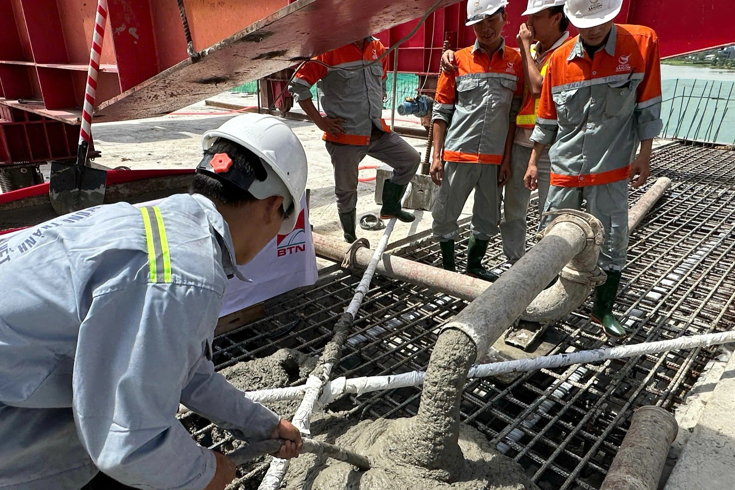 Hợp long cầu Bình Gởi trong dự án Vành đai 3 nối Bình Dương với TPHCM - 2