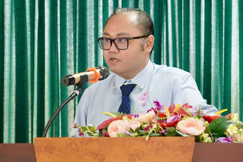 Trưởng thôn thời đại mới không chỉ lo mỗi việc “vận động dân đóng quỹ” - 2 Trưởng thôn thời đại mới không chỉ lo mỗi việc “vận động dân đóng quỹ” - 2