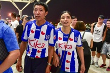 "Văn Hậu không có thời gian về nhà với bố mẹ trước khi đi Hà Lan"