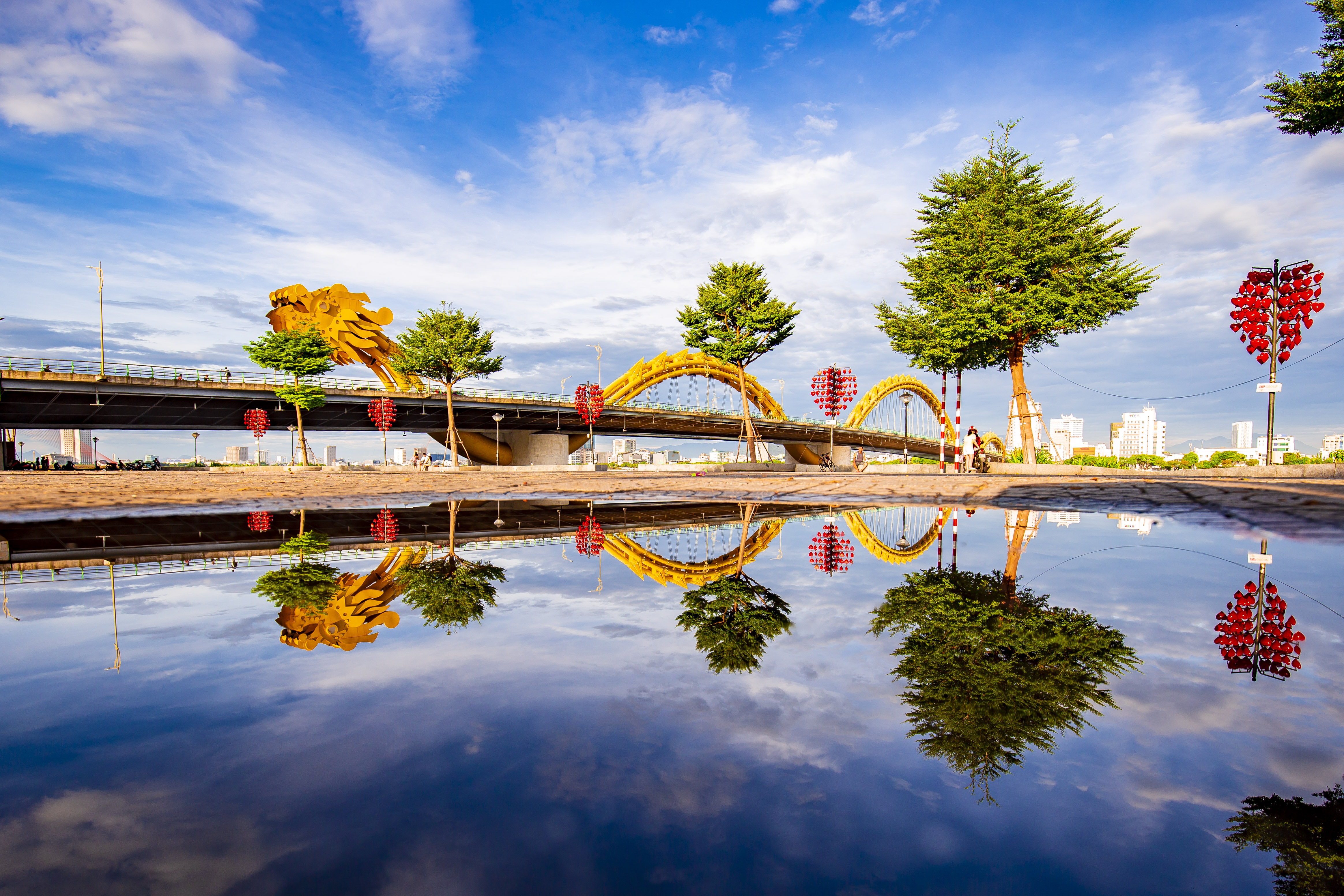 Närbild av Drakbron i Da Nang med eld och regn - 5 Cận cảnh cầu Rồng ở Đà Nẵng phà lửa phun mưa - 5