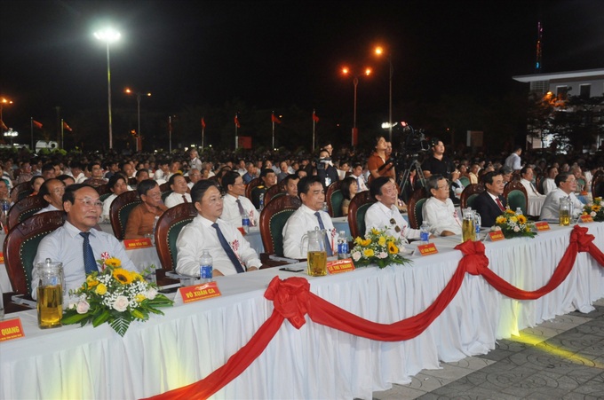 Các đồng chí lãnh đạo, nguyên lãnh đạo tỉnh dự lễ kỷ niệm