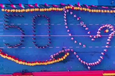 Tiết mục xếp hình nghệ thuật "Đất nước trọn niềm vui" vào sáng 30/4