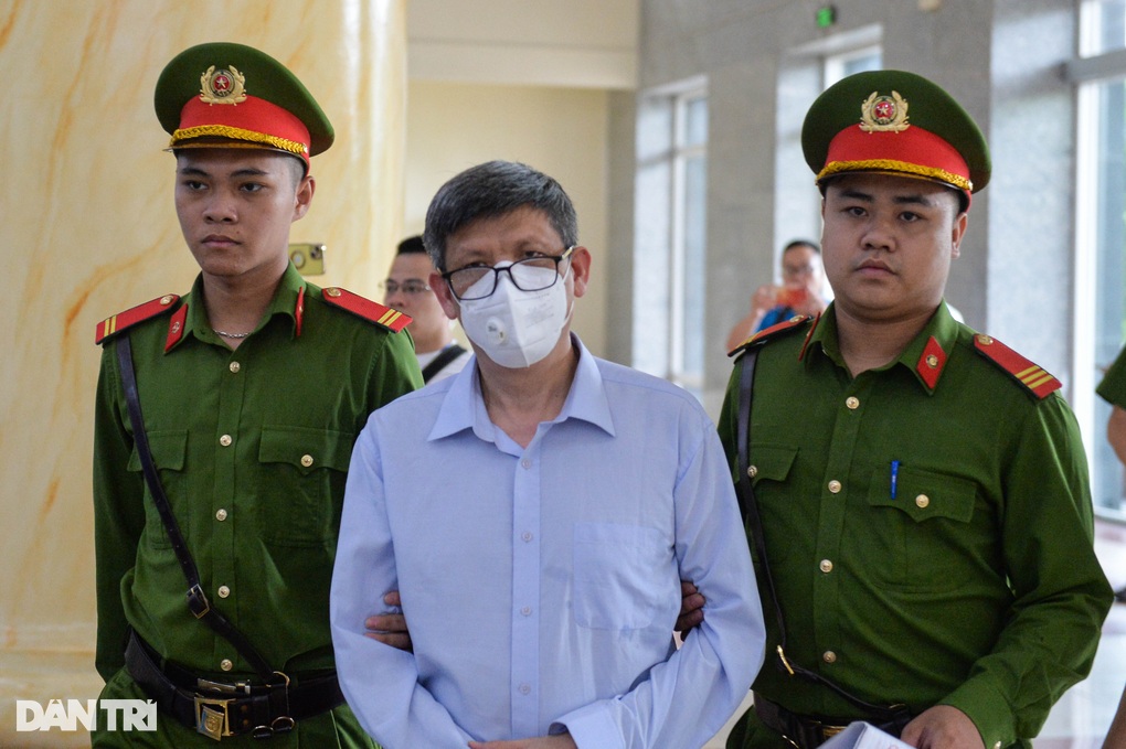 Loạt cựu lãnh đạo nộp thêm tiền khắc phục vụ Việt Á, xin giảm án - 1 Loạt cựu lãnh đạo nộp thêm tiền khắc phục vụ Việt Á, xin giảm án - 1