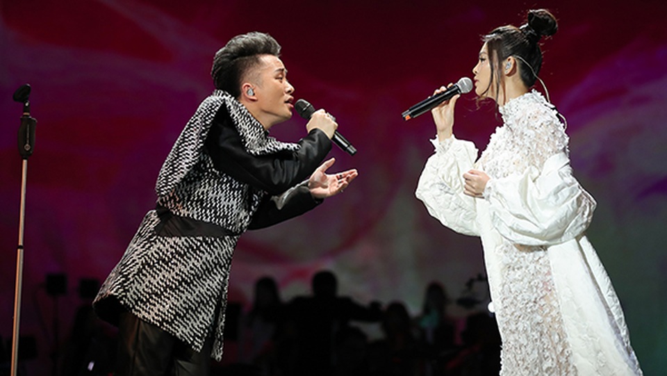 Tùng Dương rock máu lửa, khán giả ngồi không yên - 5 Tùng Dương rock máu lửa, khán giả ngồi không yên - 5