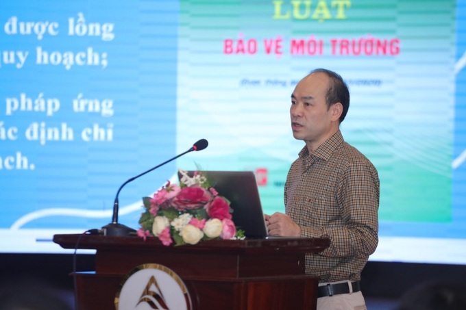 TS. Ngân Ngọc Vỹ chia sẻ về bộ công cụ lồng ghép thích ứng BĐKH 
vào chiến lược, quy hoạch và kế hoạch hành động tại Hội thảo
