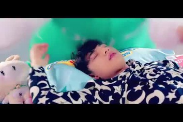Ca khúc “Yêu không nghỉ phép” của nam ca sĩ Isaac với hơn 8 triệu lượt xem